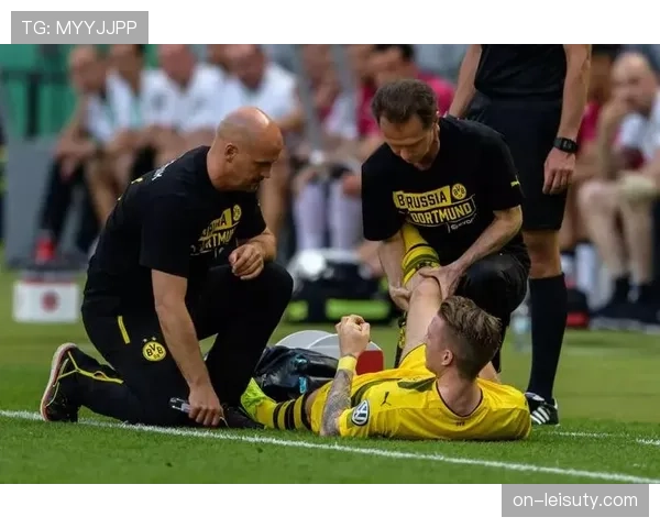 多特蒙德官方确认,罗伊斯因小腿不适缺席对阵斯图加特关键战